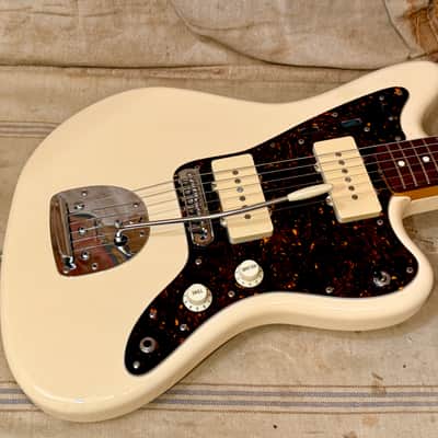 Fender MIJ Classic 60's Jazzmaster 2015 - Vintage White image 11