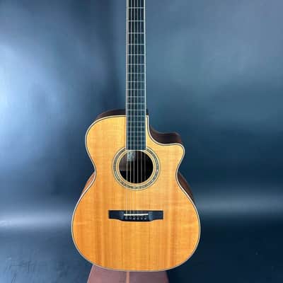 Gorgeous and Gently Used 2001 Larrivee OMV-09 Deep Body w/ Original case image 3