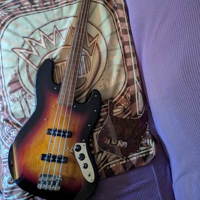 Squier Classic Vibe '60s Jazz Bass Fretless 2019 - Present - 3-Color Sunburst image 5