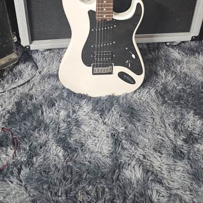 Charvel Jake E Lee Signature Pro-Mod So-Cal Style 1 HSS HT RW 2022 - Present - Pearl White image 1
