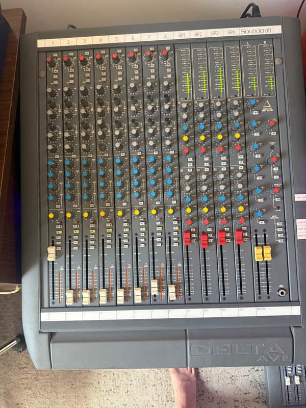 Soundcraft Delta Ave 8 Frame w CPS 150 1990 - Grey image 1