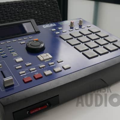 Akai MPC 2000 XL / Blue / Serviced / 32MB / Cardreader image 3