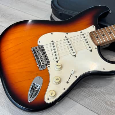 1997 Fender California Series Alder Sunburst Stratocaster with Fender Hard Case image 2