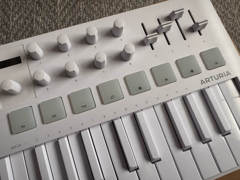 Arturia MiniLab MKIII 25-Key MIDI Controller - Alpine White image 1