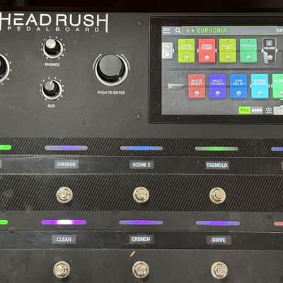 HeadRush Pedalboard Multi-effect guitar pedalboard with a hard case image 2