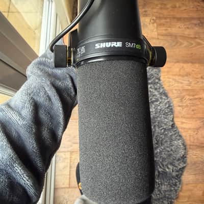 Shure SM7dB Cardioid Dynamic Microphone with Built-In Preamp 2023 - Present - Black image 4
