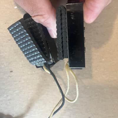 Fender MIM P-bass pickup - Black image 3