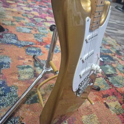 Squier Affinity stratocaster 20th anniversary 2002 - Gold sparkle image 5