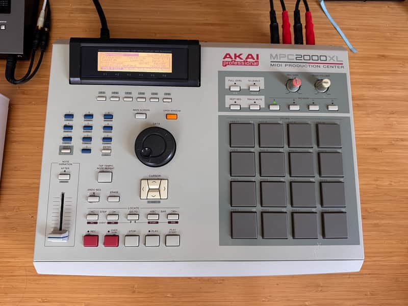 Akai MPC2000XL MIDI Production Center 2000 - 2005 - Grey image 1