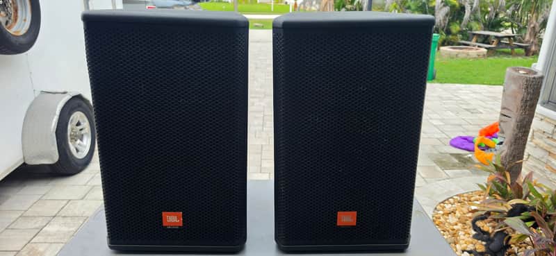JBL MRX 515 Pair - Duraflex coating with covers image 1