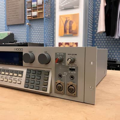 Akai S1000 MIDI Stereo Digital Sampler image 4