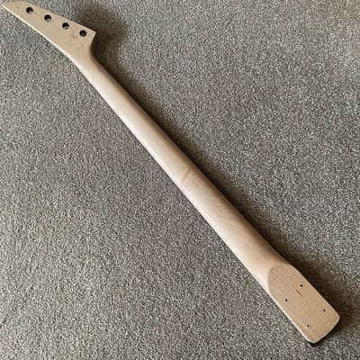 Jackson 4 String Bass Maple Neck, Rosewood Fingerboard 24 Frets image 2