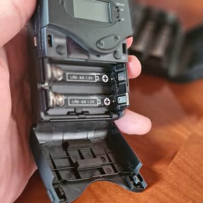 Sennheiser SK100 Transmitter + EK100 True Diversity Receiver (780–822 MHz) + Camera Shoe image 19