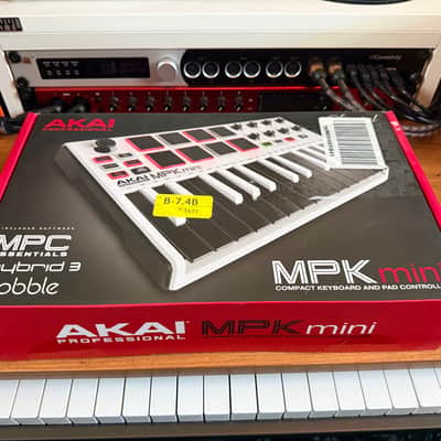 Akai MPK Mini MK2 + Official Decksaver + Hard Case + Original Box image 8