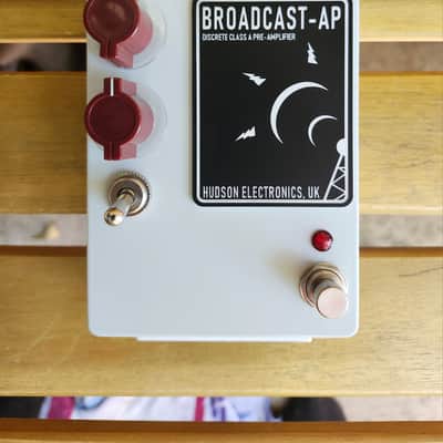 Hudson Electronics Broadcast-AP Ariel Posen Signature 2021 - White image 3