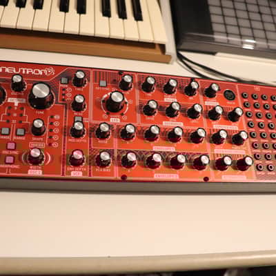 Behringer Neutron plus decksaver and cables