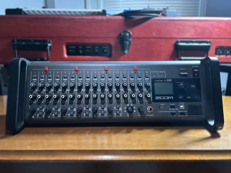 Zoom LiveTrak L-20R Rackmount Digital Mixer / Recorder 2010s - Grey / Blue image 1