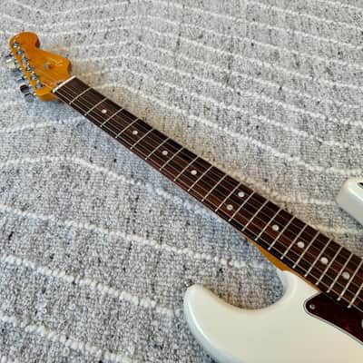 Fender American Ultra Stratocaster 2019 - Arctic White Pearl image 9