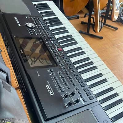 Korg Pa700 Professional Arranger Rare Black Used in mint condition