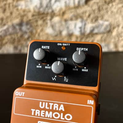 Behringer UT300 Ultra Tremolo Effects Pedal imagen 2