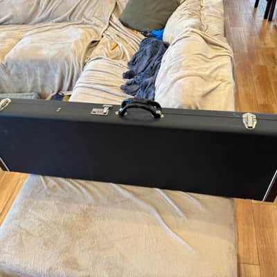Gibson Thunderbird IV 2001 - ROADWORN auction collectible image 3