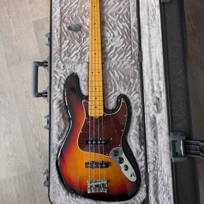 Fender American Professional II Jazz Bass with Maple Fretboard 2020 - Present - 3-Color Sunburst image 1