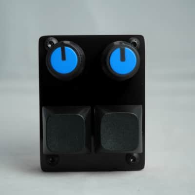 useMidi madMidiMini 2025 with 2 Note Buttons 2 Potentiometers and LEDs image 2
