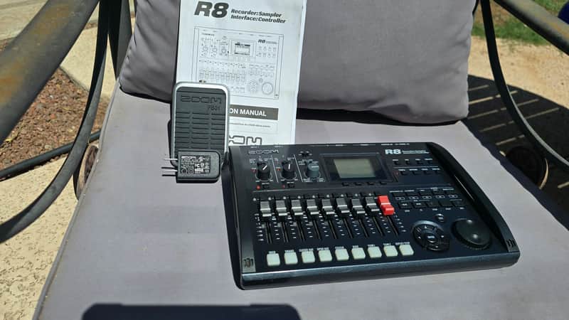 Zoom R8 Recorder: Interface: Controller: Sampler 2010s - Black image 1