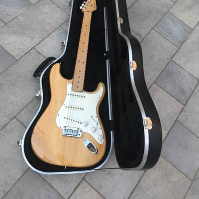 RIF 119 Fender Stratocaster 2000 Corona California With Case and Fender Card image 14