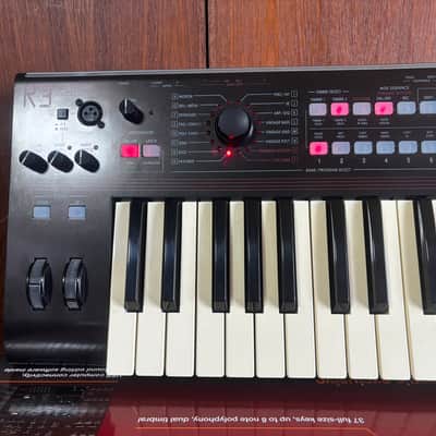 Korg R3 SYNTHESIZER/VOCODER w/box, mic, power supply Radias image 3