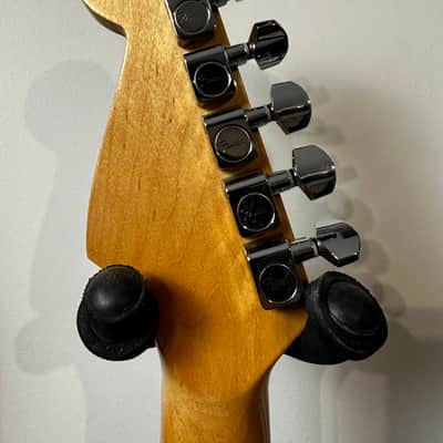 Fender Standard Stratocaster with Rosewood Fretboard 1998 - 2005 - Matte Red image 5