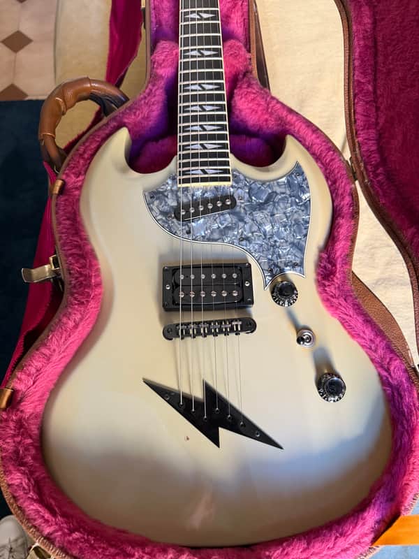 Rare Gibson Gibson SG-Z Limited Edition Silver Satin Lightning Bolt + Original Case 1998