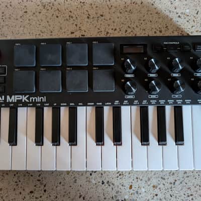 Akai MPK Mini MKIII 25-Key MIDI Controller with Case