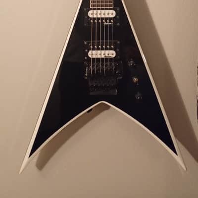 Jackson JS Series JS32 King V with Rosewood Fretboard 2013 - 2018 - Black with White Bevels image 2