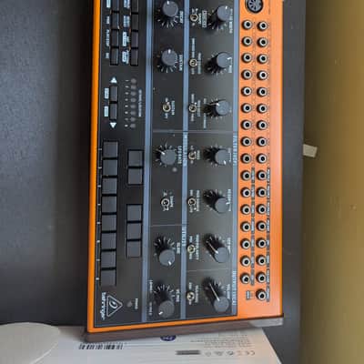 Behringer Crave - Like New with Decksaver and UK Power Chord! image 2