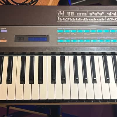 Yamaha DX7 Programmable Algorithm Synthesizer 1983 - 1987 - Black