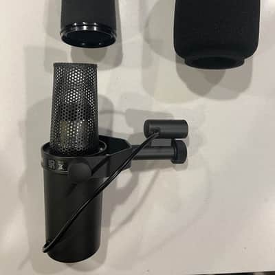 Shure SM7B Cardioid Dynamic Microphone 2001 - Present - Black image 2