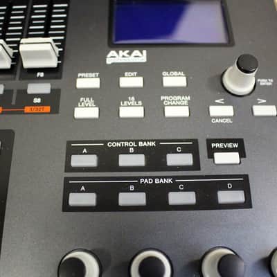 AKAI Professional MPD32 USB/Midi MPC Drum Pad Controller Unit - With USB Cable & Disc Bild 12