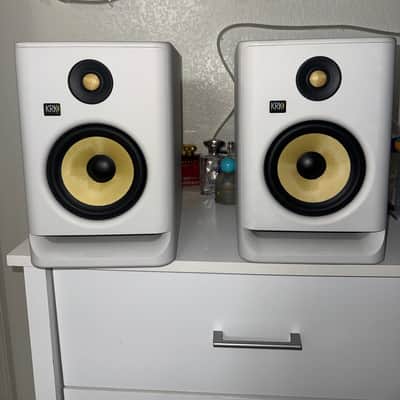 KRK ROKIT 7 G4 White Noise Powered Studio Monitor, White pair image 1