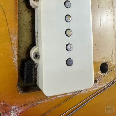 Fender Jazzmaster from 1966 in sunburst finish with original case image 12