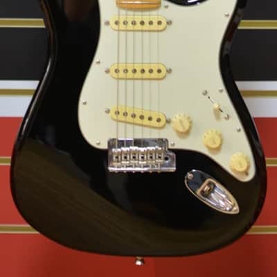American Professional II StratocasterÂ® Maple Fingerboard, Black B Stock image 6