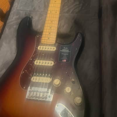 Fender Stratocaster HSS 2020 - Sunburst image 3