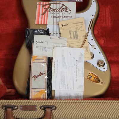 Fender Stratocaster Collectors Edition 1982 - GOLD image 9