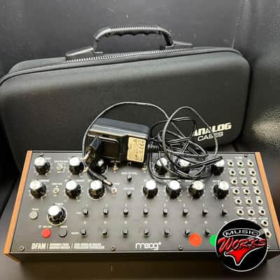 Moog   D Fam image 6