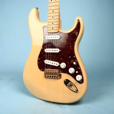 FENDER DELUXE PLAYERS STRAT (Made in Mexico) electric guitars for