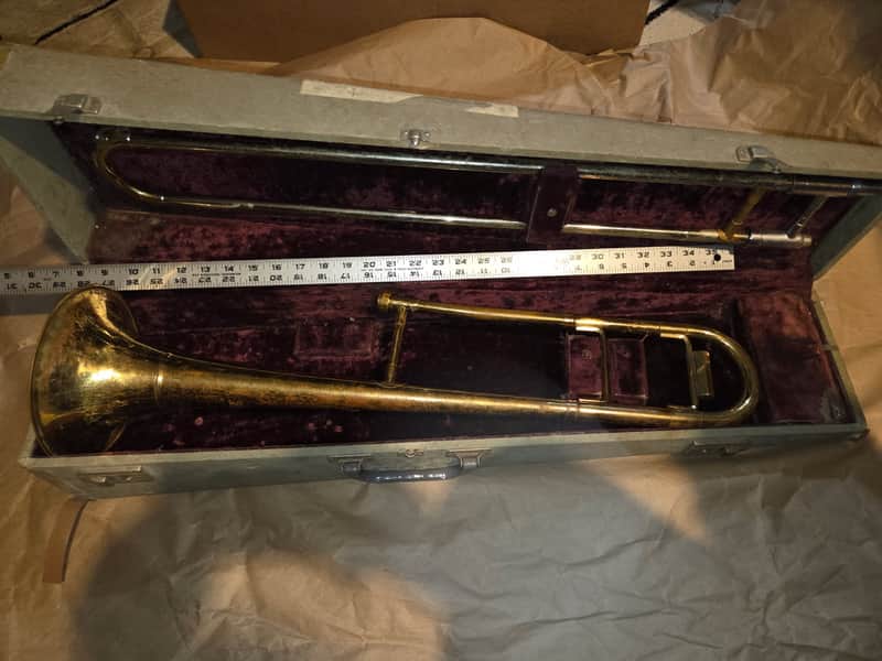 Getzen USA Tenor Trombone, with case and mouthpiece image 1
