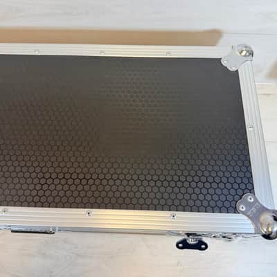 Pedaltrain JR MAX Pedalboard with Tour Case – Lightweight Aluminum Guitar Effects Pedal Board System image 10