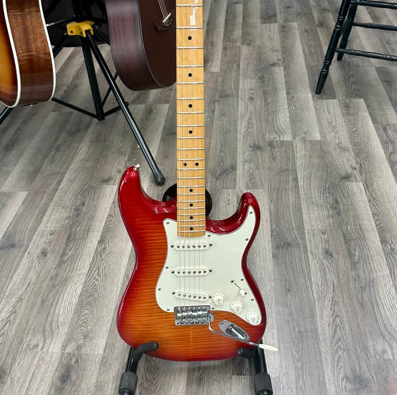 Fender Stratocaster Player plus 2013 - Cherry sunburst