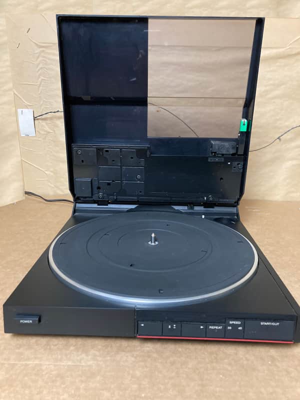 RCA Linear Tracking Turntable MTT131  1985 - Black image 1