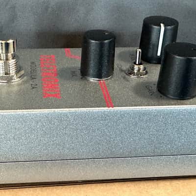 Universal Audio UAFX Teletronix LA-2A Studio Compressor pedal - silver image 5